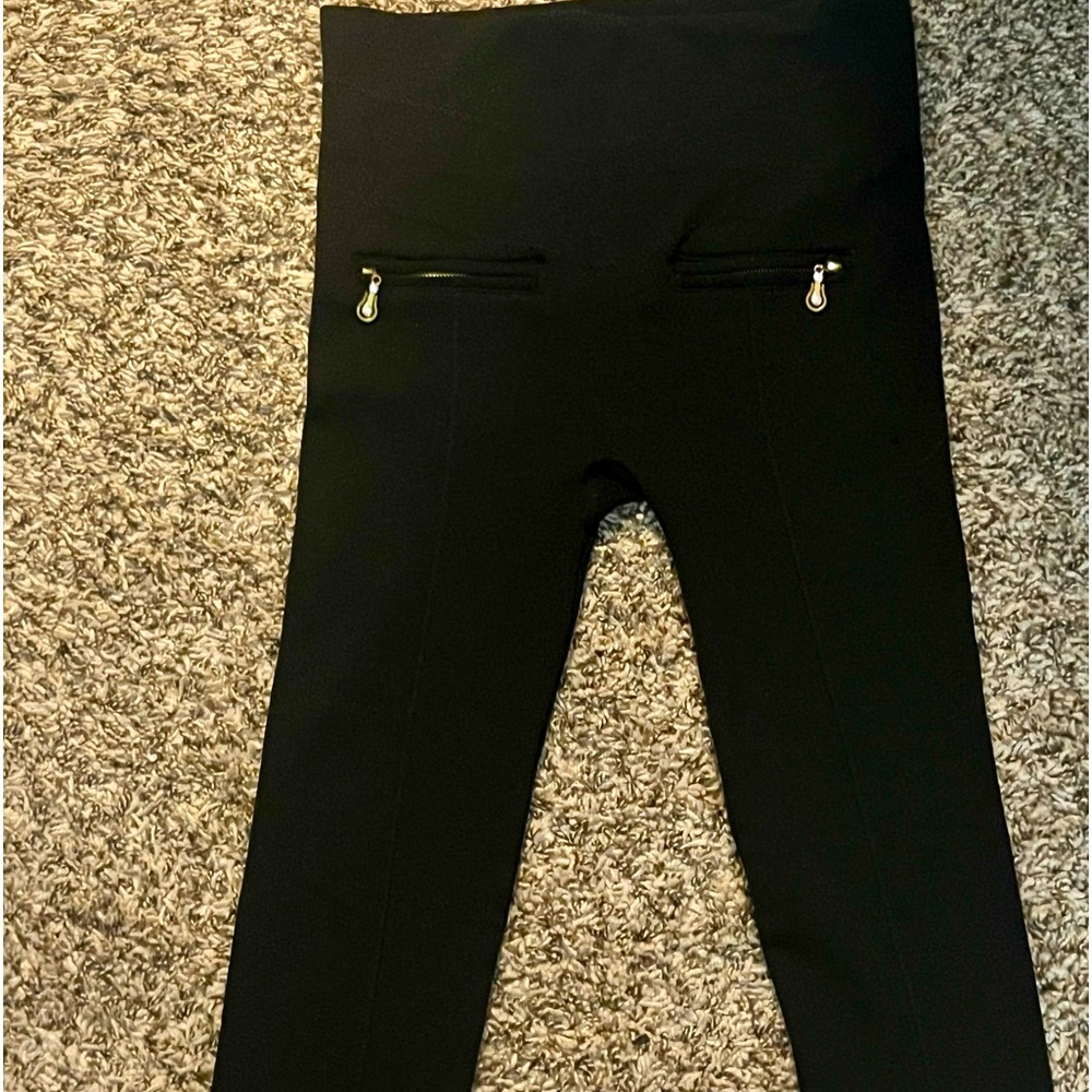 Black Soft Leggings With Zipper Pockets